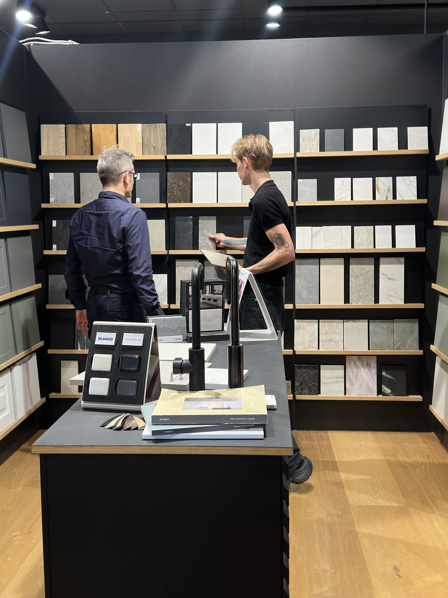 Book et moede med en DESIGNAkonsulent